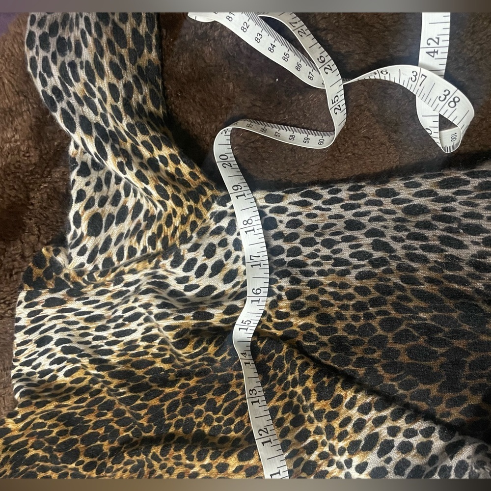 EUC Neiman Marcus Leopard Open Double Faced Cashmere Sweater - Picture 4 of 15